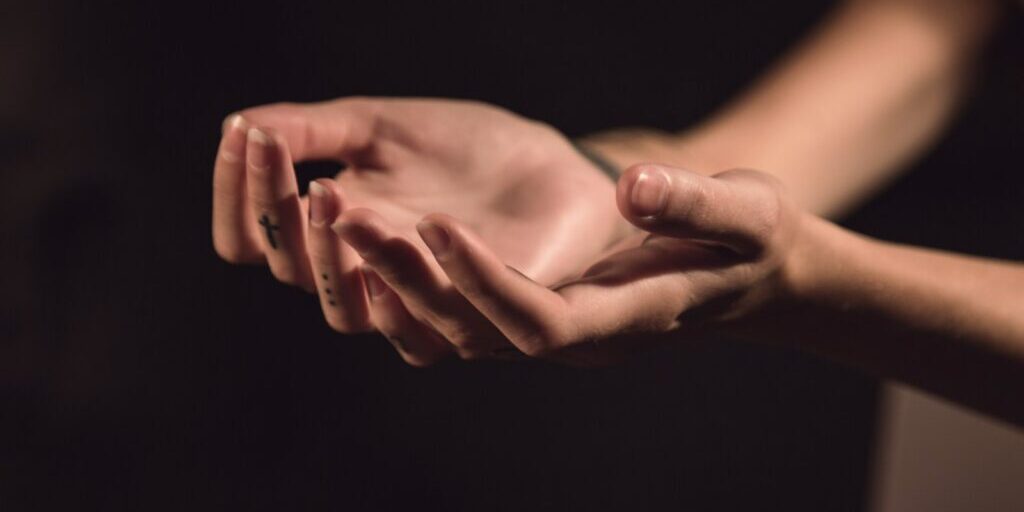 La prière personnelle - Photo by Milada Vigerova